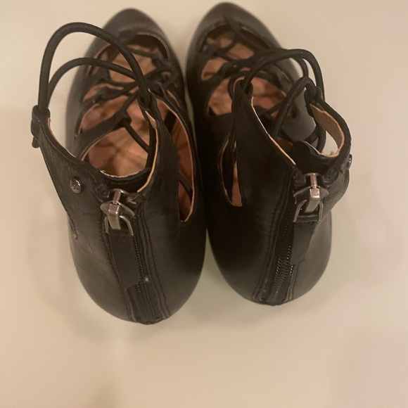 NWT (box) UGH Lorianna flats.  Size 6. - Picture 6 of 7